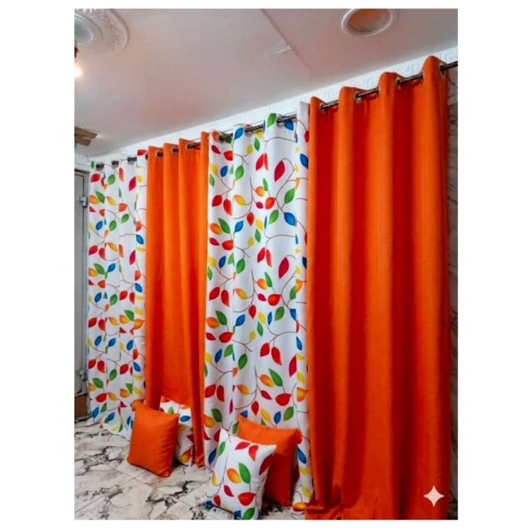 Lot de 4 Rideaux Occultants 280x250 cm + 4 Housses de Coussin Assorties – Couleur Orange Vif & Motif Feuillage sur Fond Blanc – Design moderne et chaleureux 