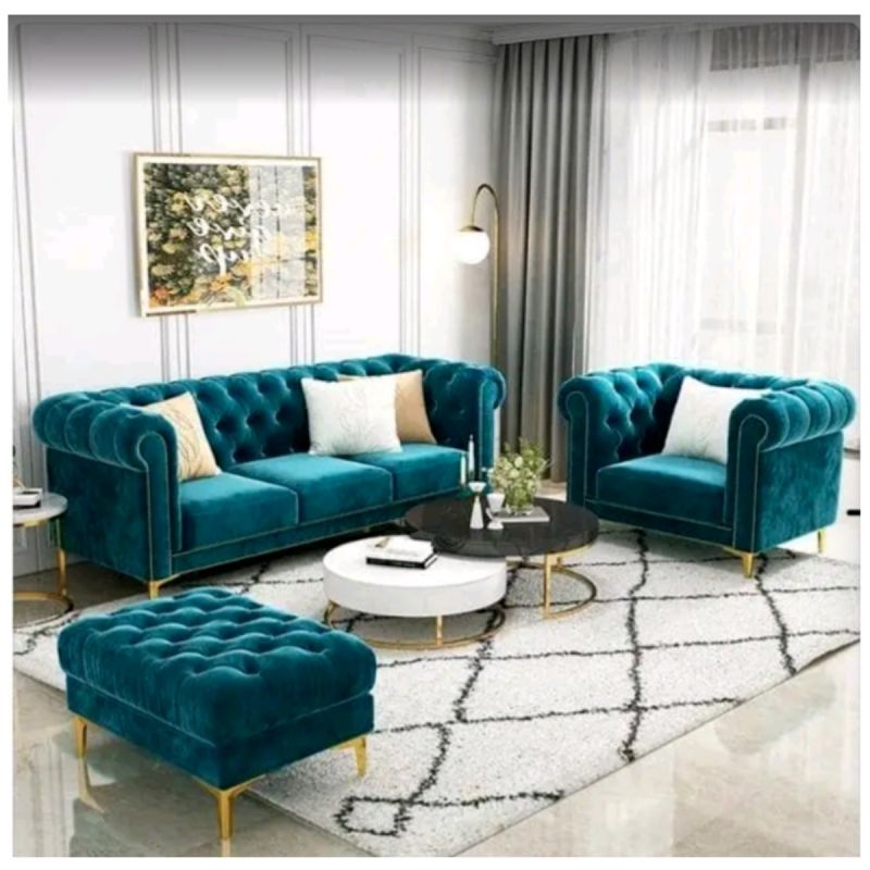 Salon Capitonné Royal Prestige – Velours Bleu Canard + Pieds Dorés – Canapé 3 places + fauteuil + pouf  – Disponible à la commande avec production rapide
