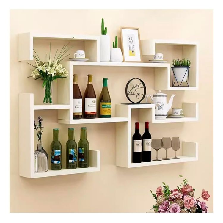 White hanging wine rack at Glotelho