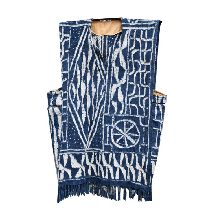 Demi-boubou sans manches en tissu Ndop - Indigo et Blanc - (Prix en fcfa) | Glotelho Cameroun