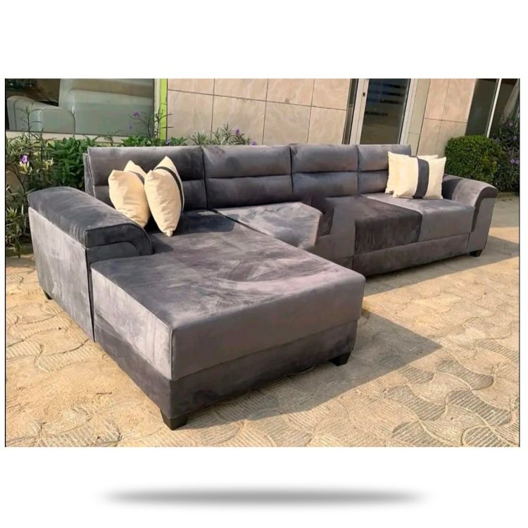 Canapé d’Angle ABONG en Velours Gris – 5 Places – Mousse Orthopédique PH7 – Capitonné – Disponible en Fabrication