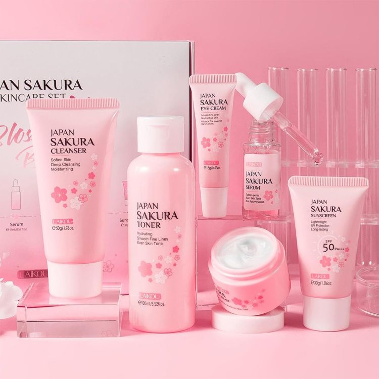 Coffret Soin Visage Sakura - (Nettoyant 50g, Tonique 100ml, sérum 17 ml, crème yeux 15g, crème visage 25g, crème solaire 30g).