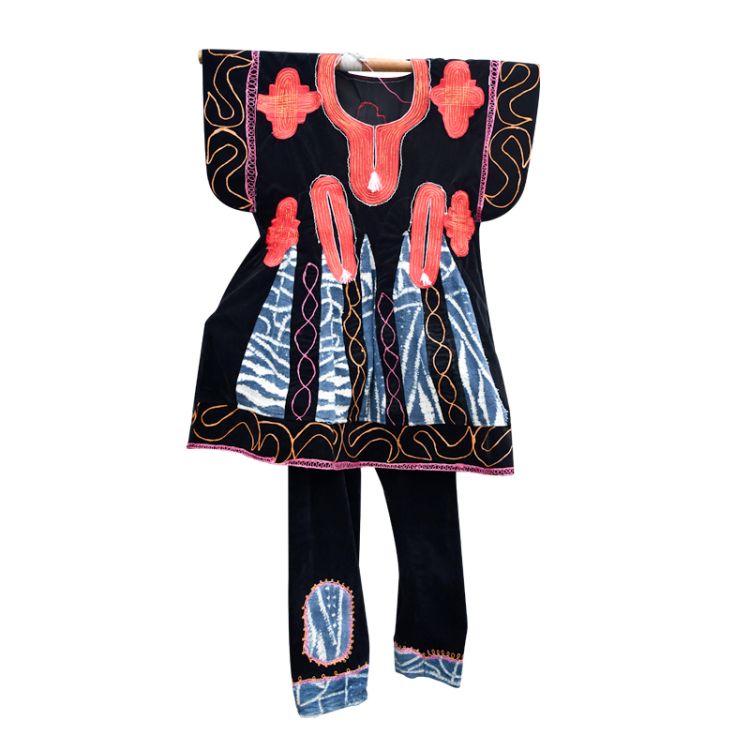 Gang Traditionnel Brodé en main - Toghu et Ndop au Prix en fcfa | Glotelho Cameroun