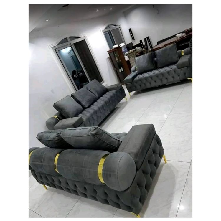 Salon Chesterfield Capitonné en Velours 6 à 7 Places Gris + Pieds Dorés, avec coussins, prix Cameroun.